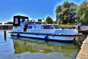 House Boat Catamaran in Jabel